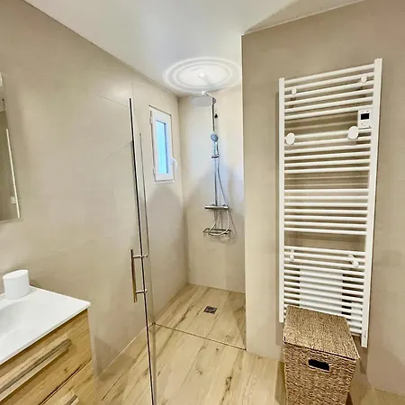 La Maison Lou Nis - 8 Personnes - Piscine *